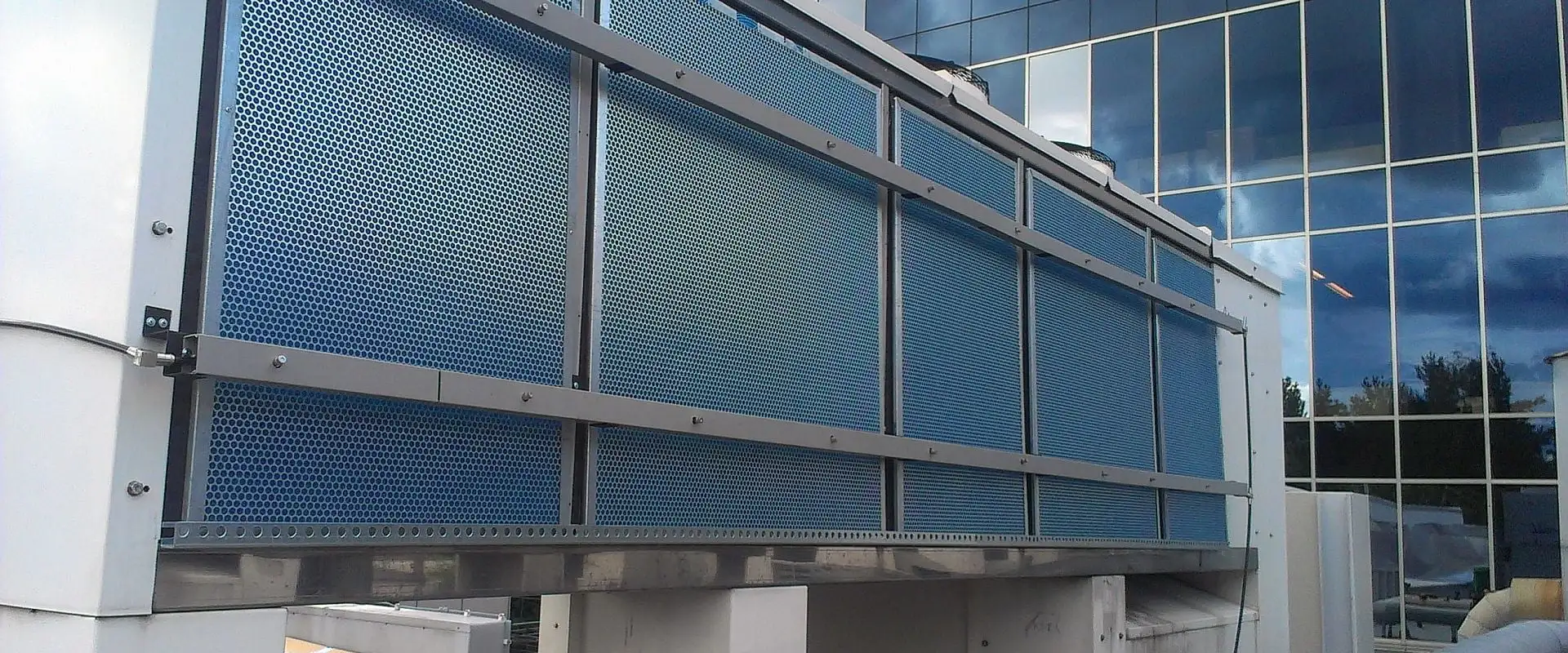 Léghűtéses kondenzátorok párahűtése Ipari_hutes_evaporativ_hutes_energiamegtakaritas_ipari_paratartalom_szabaolyozas