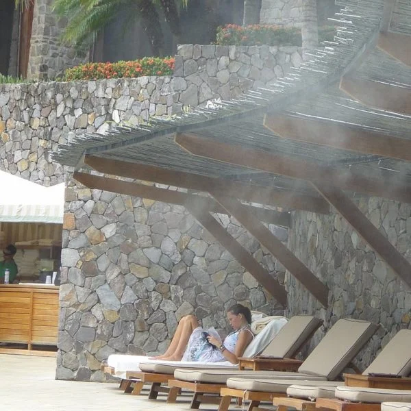 Hotel_terasz_parasitas